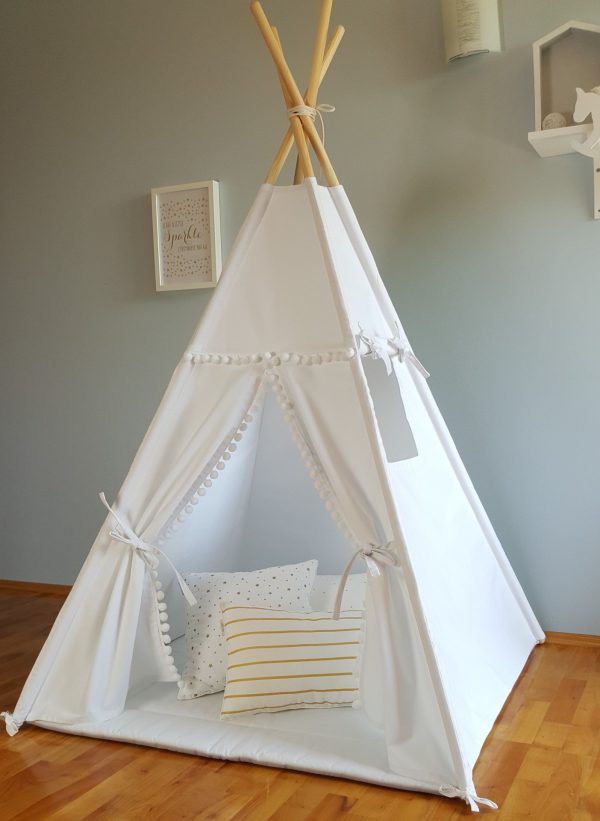 20170625_120057_001.jpg White šator with Pom Poms