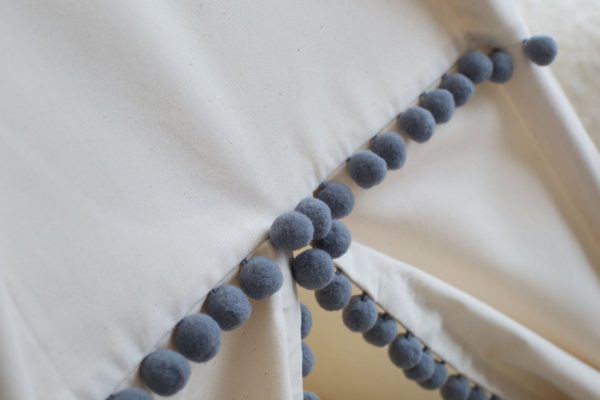 Beige with Pom Poms šator