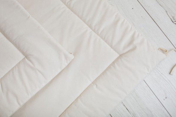 Beige with Pom Poms šator